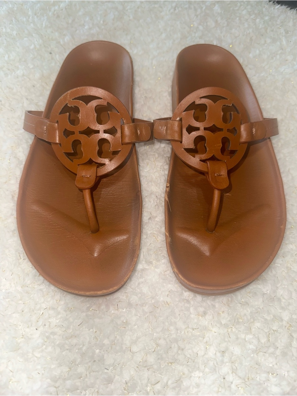TORY BURCH Women's Tan Leather Circle-Logo Thong Sandals